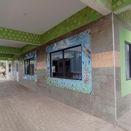 Oyo 90093 Dw Hotel Malang Zewnętrze zdjęcie