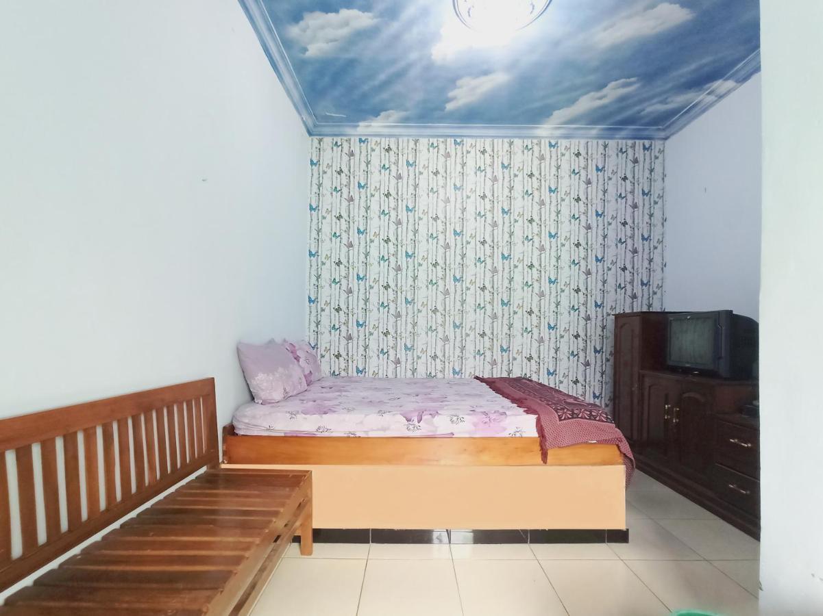Oyo 90093 Dw Hotel Malang Zewnętrze zdjęcie