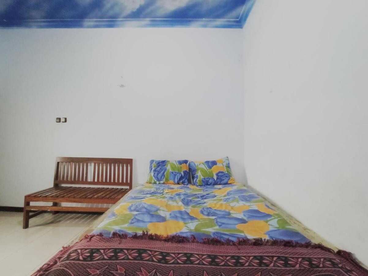 Oyo 90093 Dw Hotel Malang Zewnętrze zdjęcie