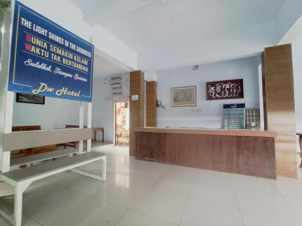 Oyo 90093 Dw Hotel Malang Zewnętrze zdjęcie