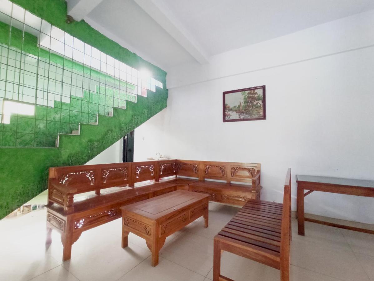 Oyo 90093 Dw Hotel Malang Zewnętrze zdjęcie